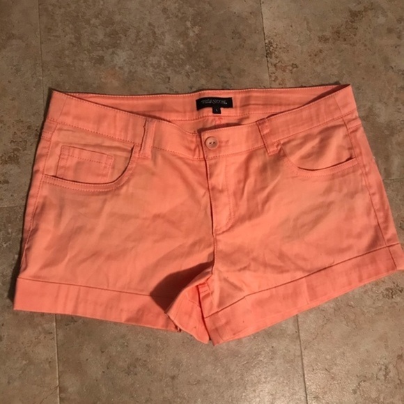 Beta House large peach shorts stretchy 3” - Picture 1 of 3